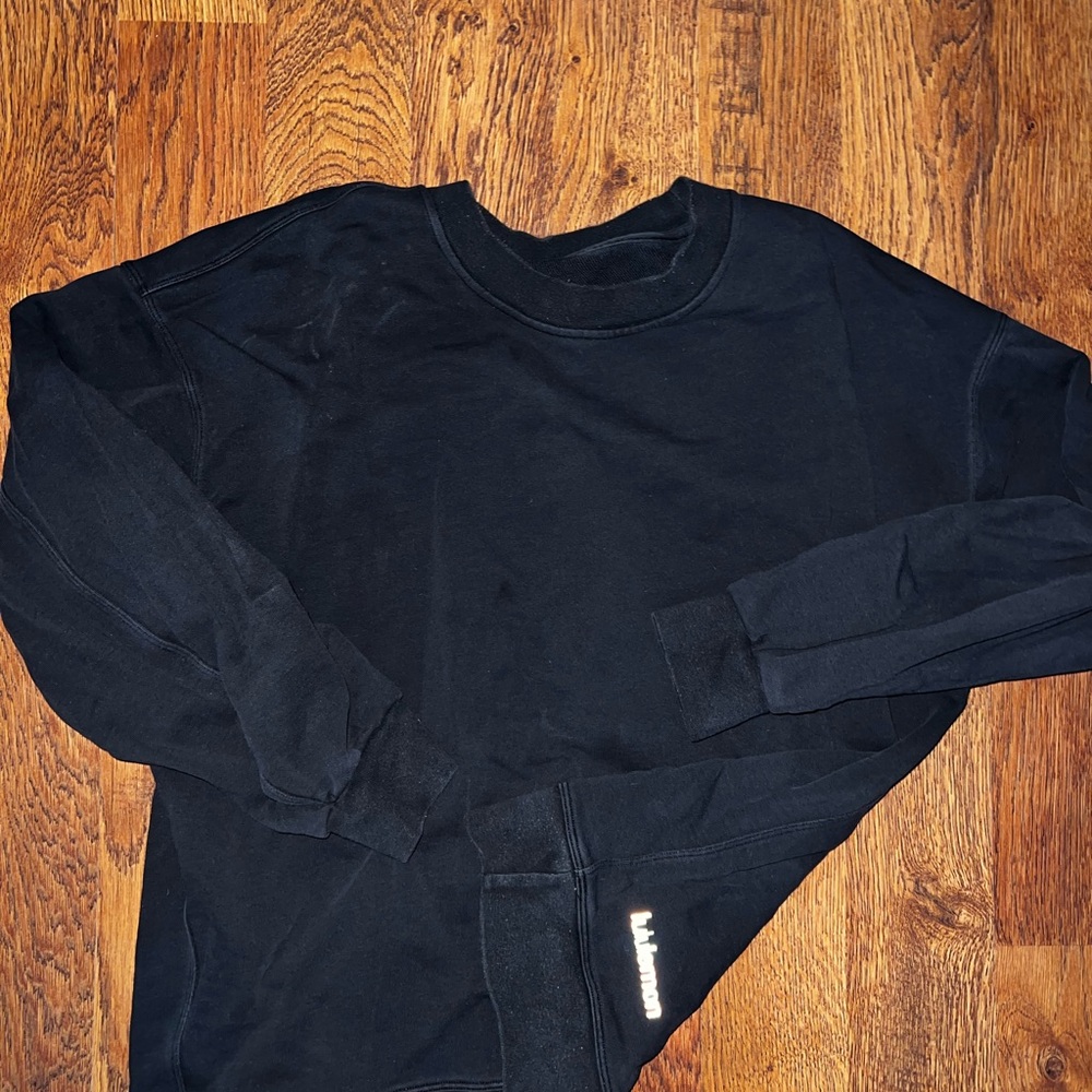 Black lululemon crew